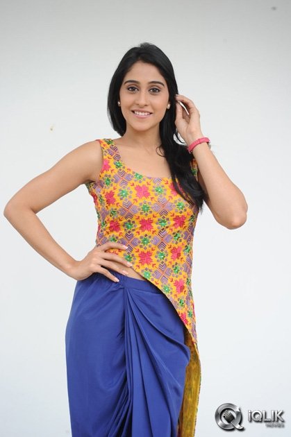 Regina-Cassandra-at-Pilla-Nuvvu-Leni-Jeevitham-Press-Meet